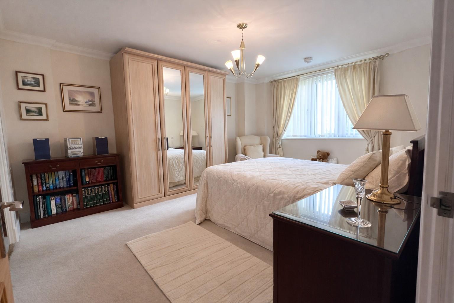 2 Bedroom Apartment. Grand Parade in Eastbourne,  3